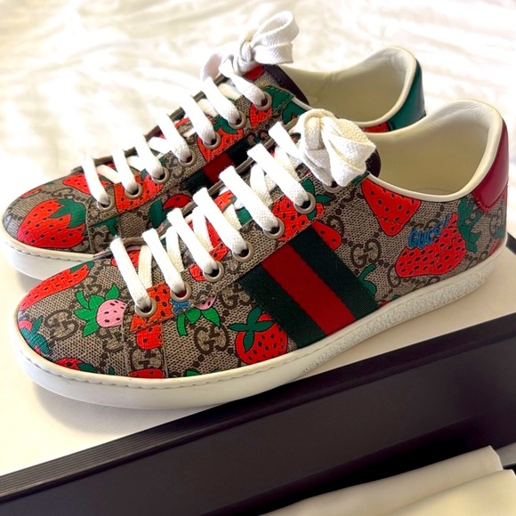 COPY - Gucci Ace GG Supreme Canvas Strawberry Sneakers - Picture 1 of 11